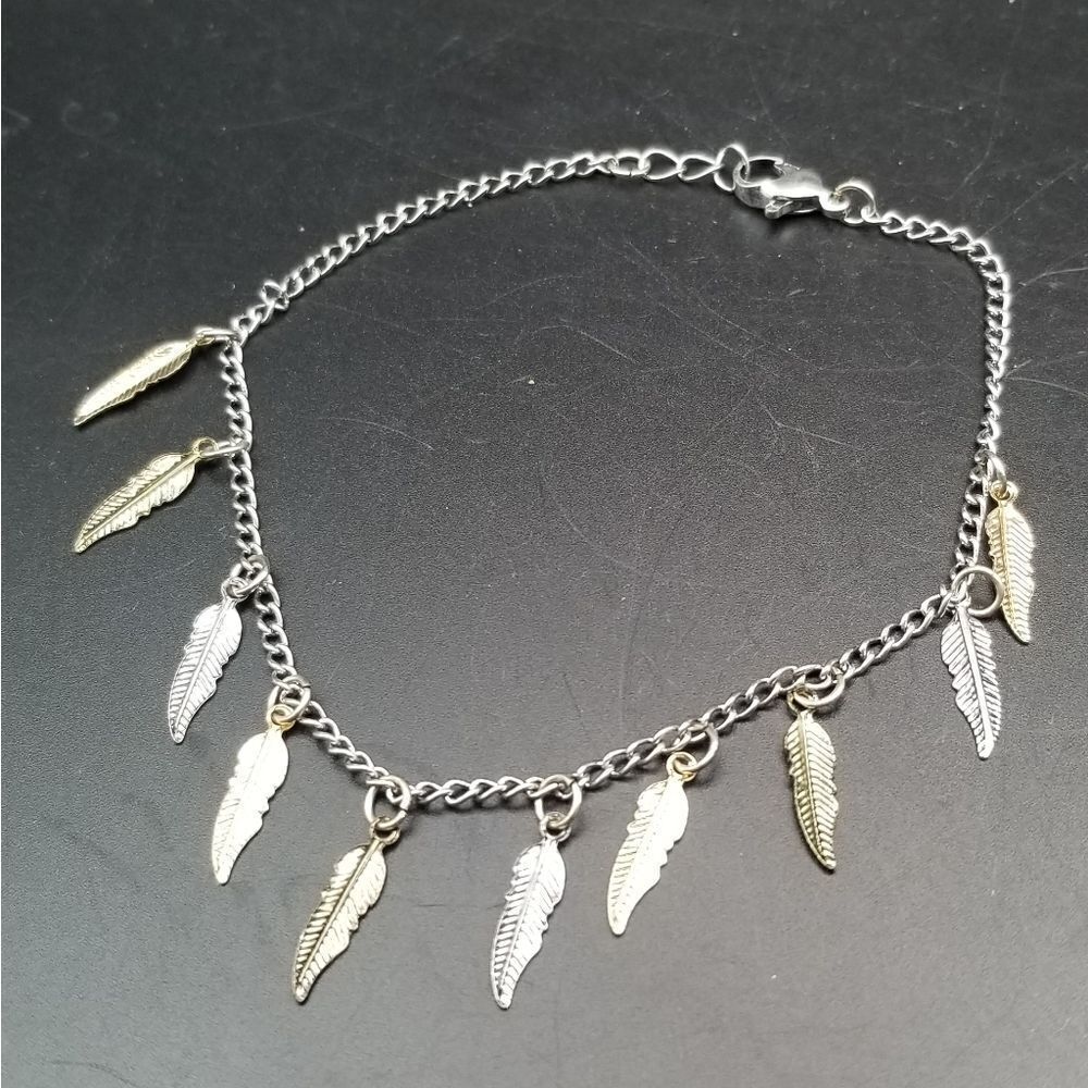 Boho dangle feather bracelet B737